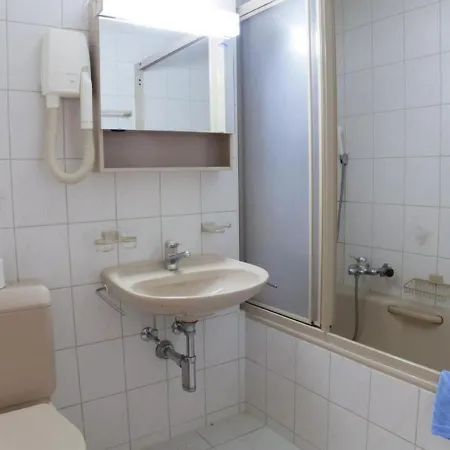 Geraumige Mit Garten, Zentral Und Ruhig Gelegen Apartment *