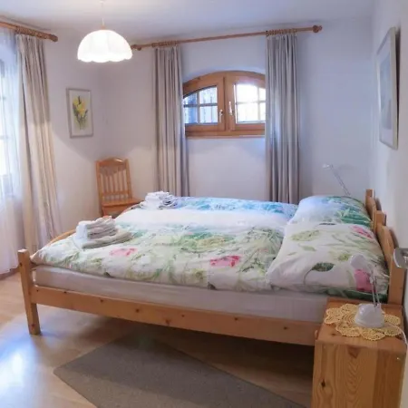 Geraumige Mit Garten, Zentral Und Ruhig Gelegen Διαμέρισμα