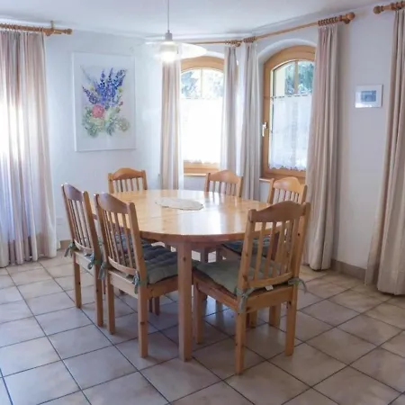 Geraumige Mit Garten, Zentral Und Ruhig Gelegen Ζερμάτ